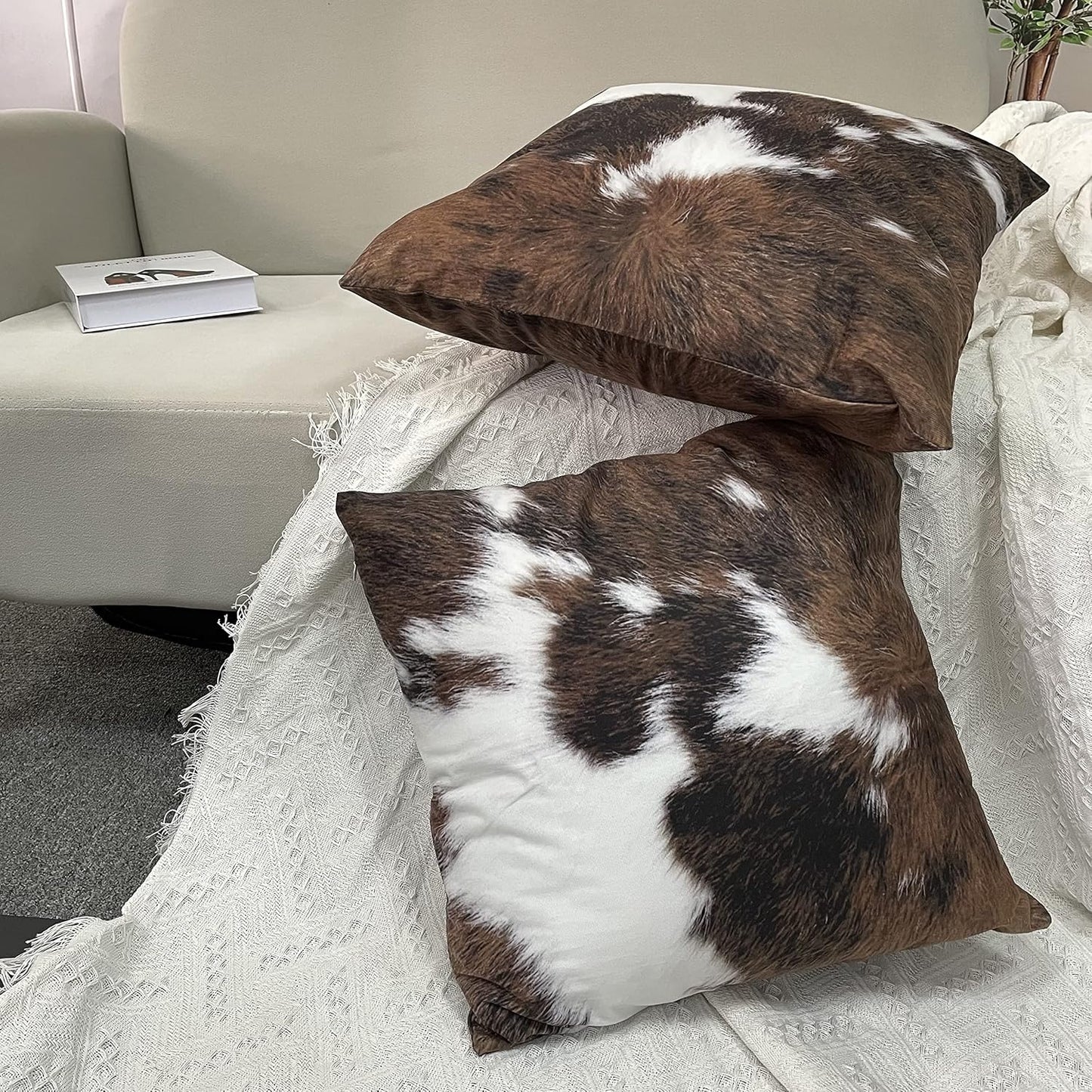 Pack of 2 Throw Pillow Covers Christmas Cowhide Printing Western 18X18 Pillow Cover,Decorative Throw Pillows Cushion Covers for Home Living Room Sofa Bedroom